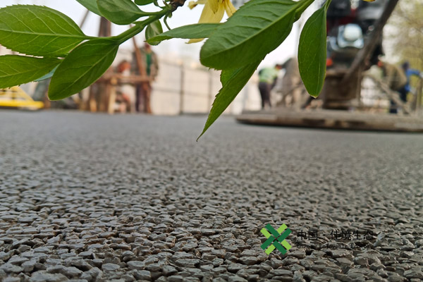 透水路面價格為什么貴？面層需要玄武巖