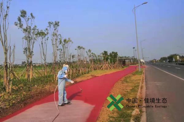 鹽城331省道彩色透水混凝土面層噴涂中